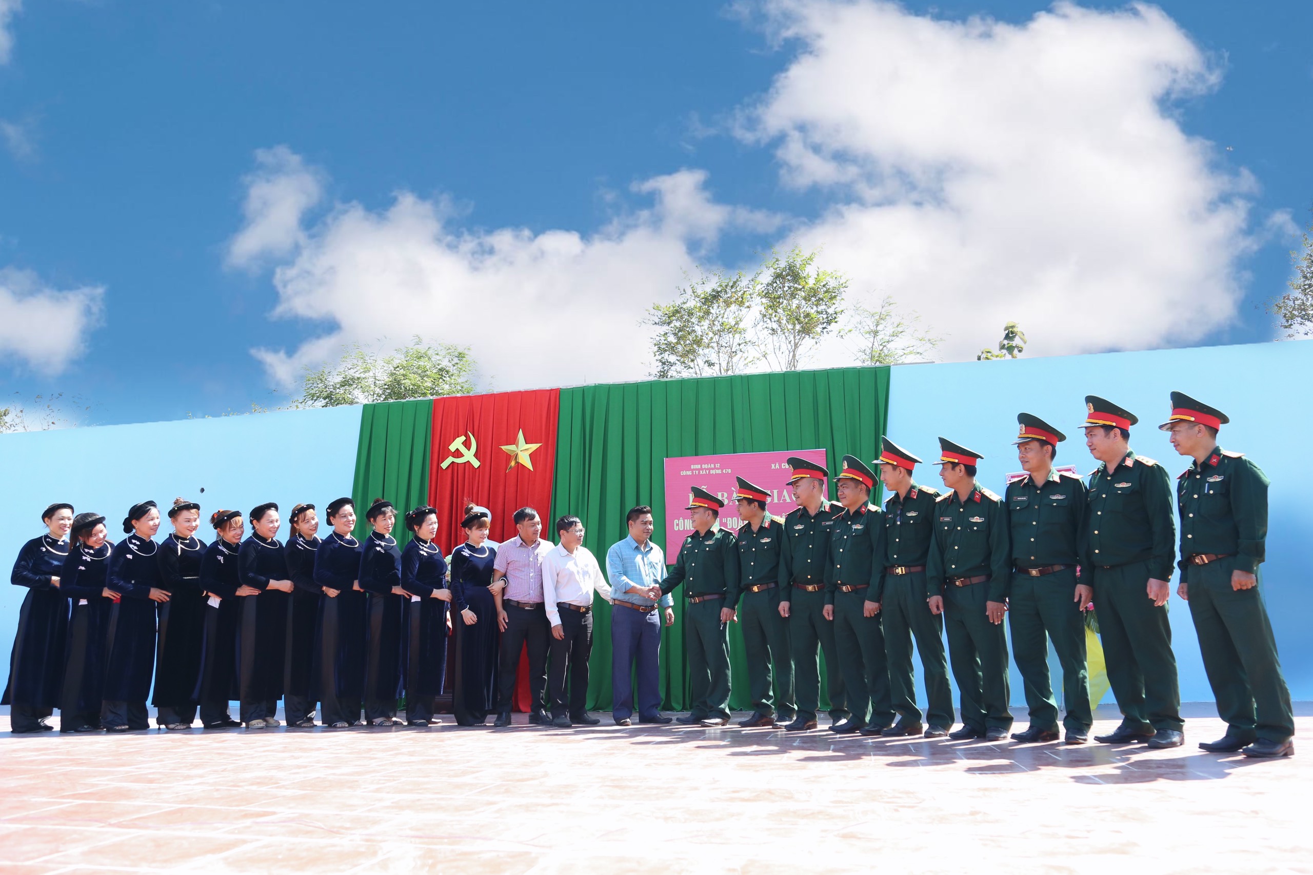 Ấm tình dân quân