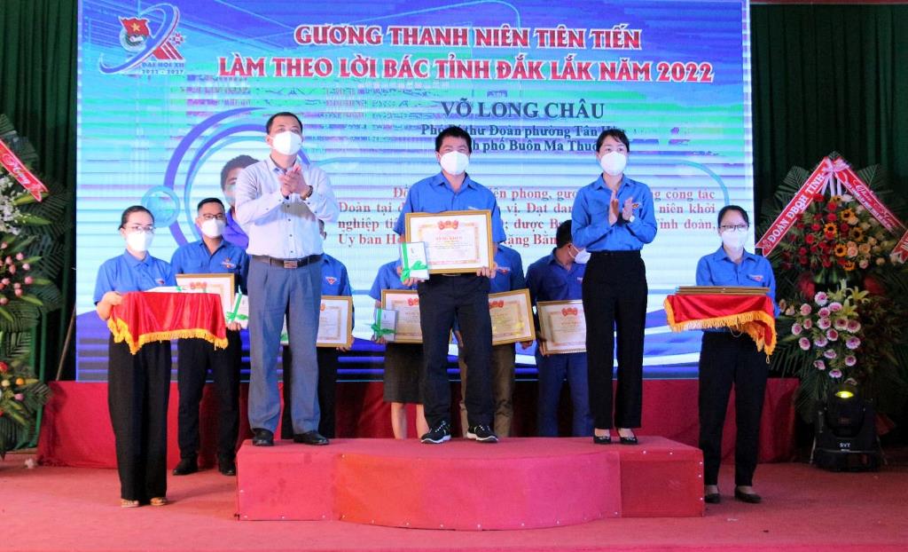 Tuyên dương thanh niên tiên tiến làm theo lời Bác