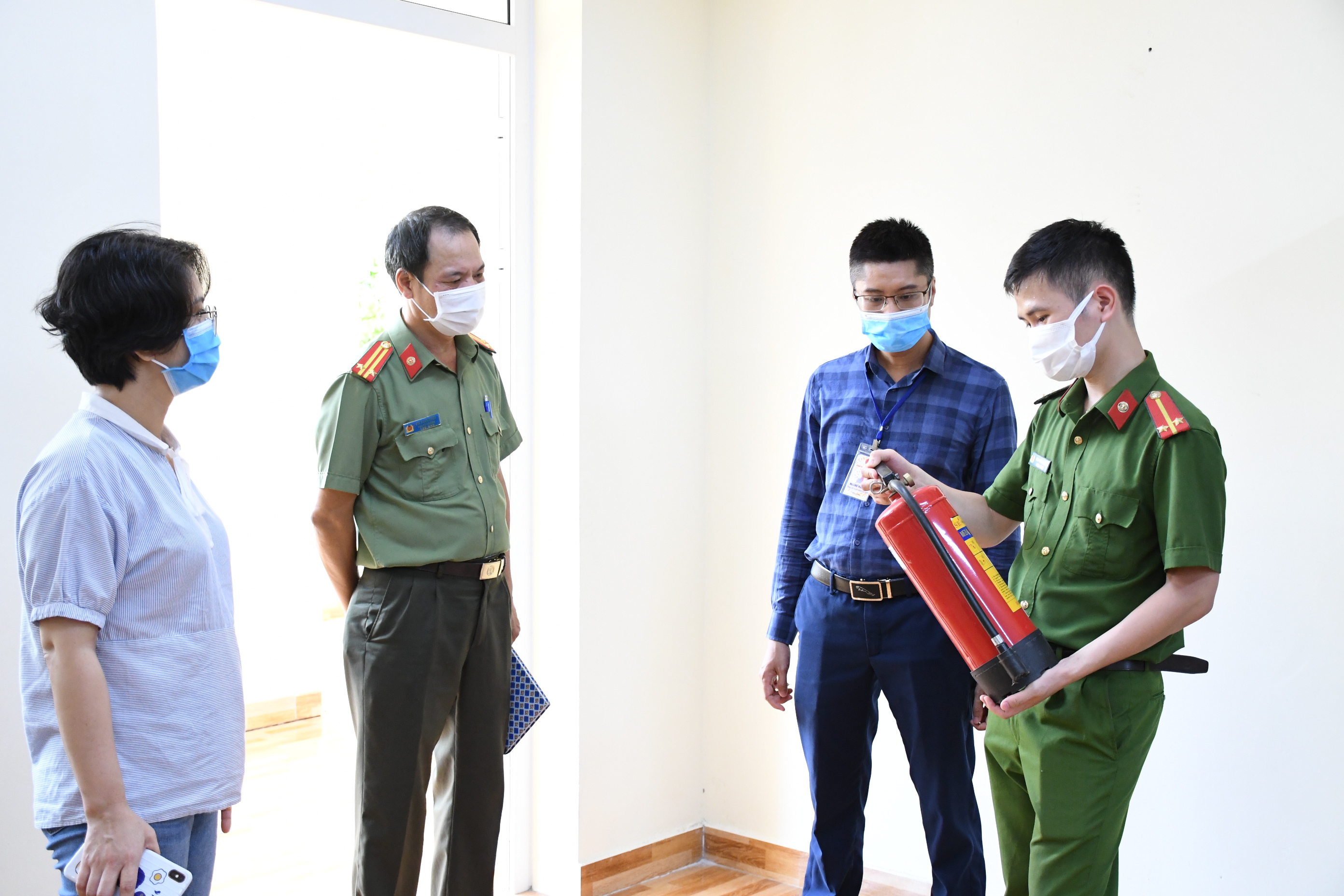 Tổ chức, hoạt động và trang bị phương tiện phòng cháy, chữa cháy và cứu nạn, cứu hộ cho lực lượng phòng cháy, chữa cháy chuyên ngành