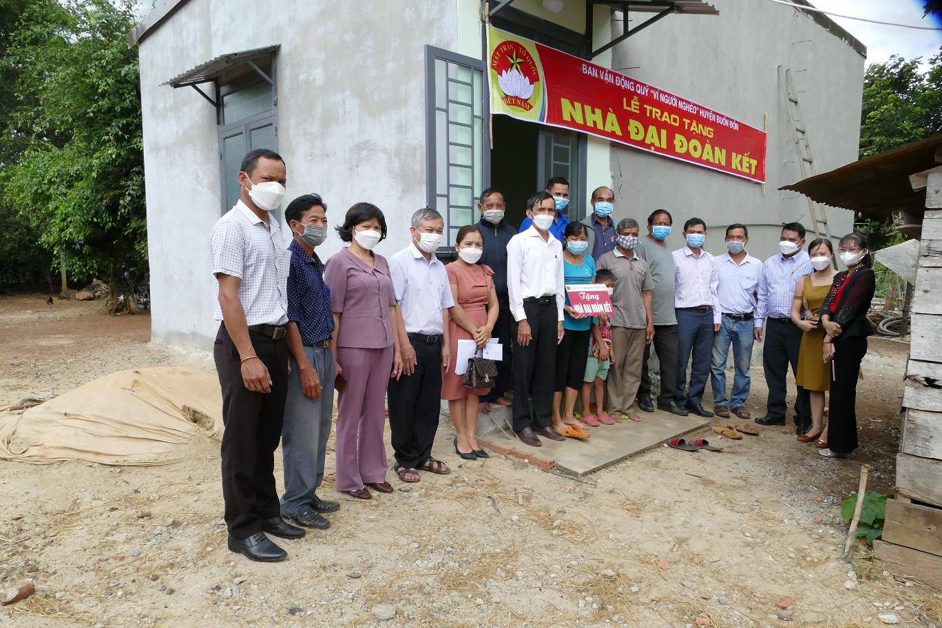 Buôn Đôn bàn giao nhà đại đoàn kết