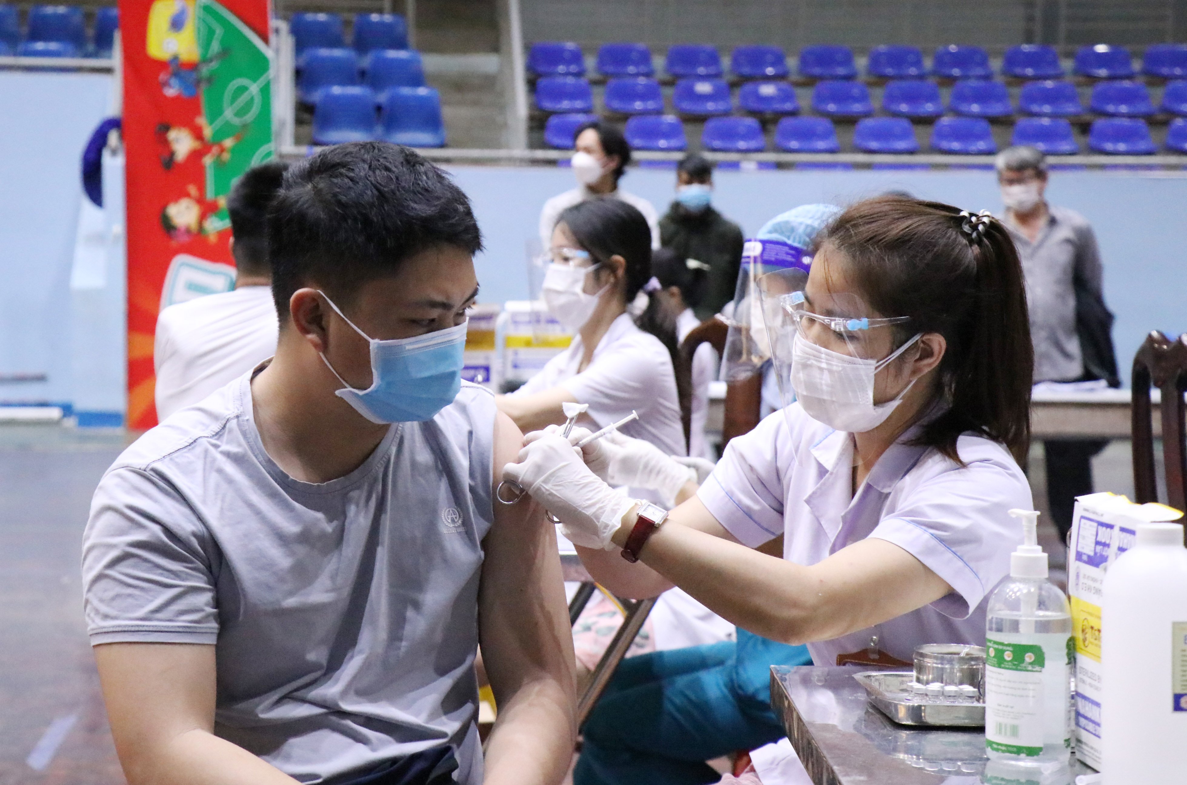 Thêm 1.619 trường hợp dương tính và 4 bệnh nhân COVID-19 tử vong