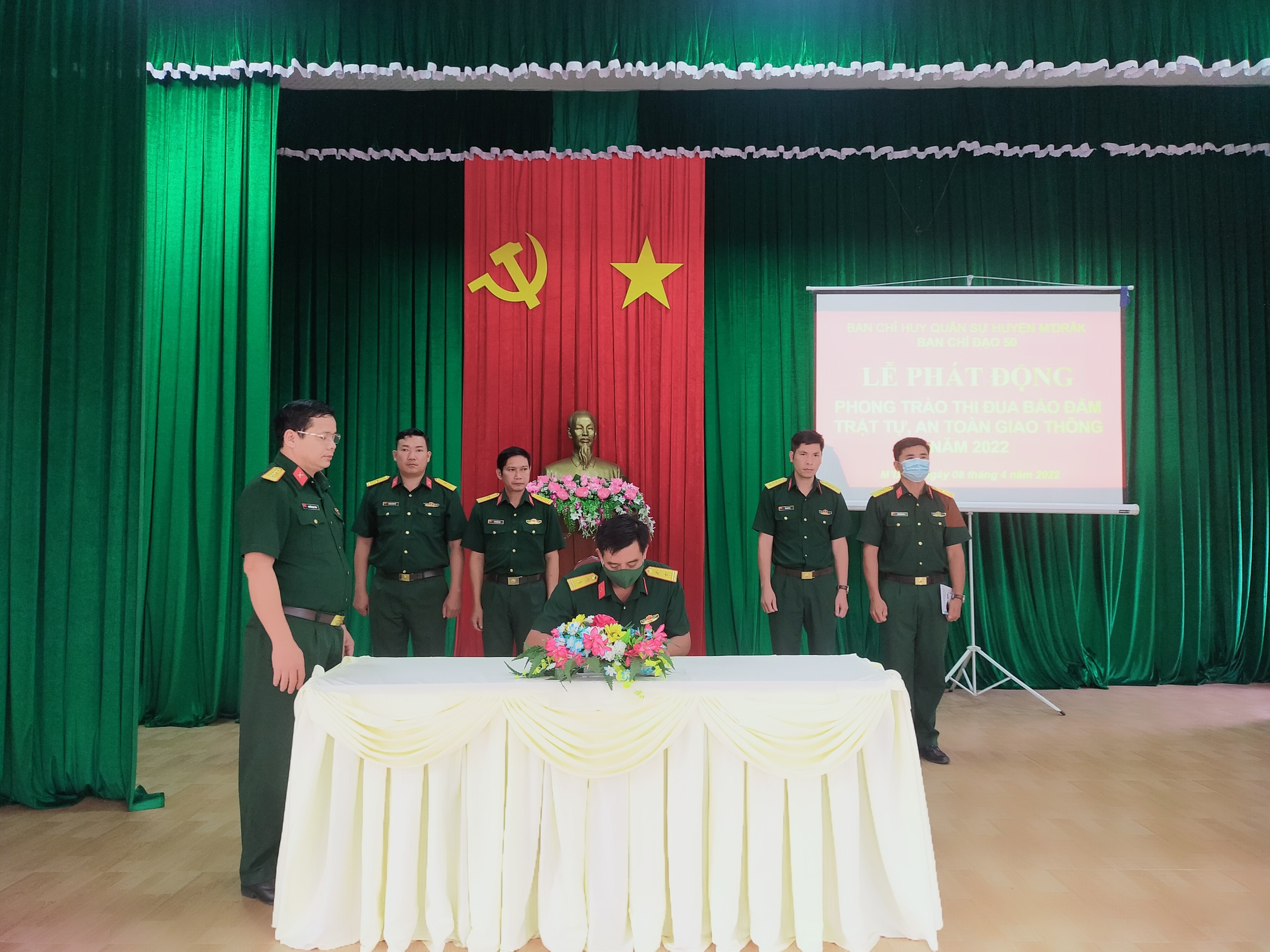 Phát động phong trào thi đua bảo đảm trật tự, an toàn giao thông năm 2022