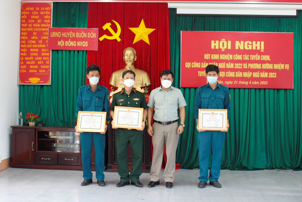 Huyện Buôn Đôn rút kinh nghiệm công tác tuyển quân năm 2022