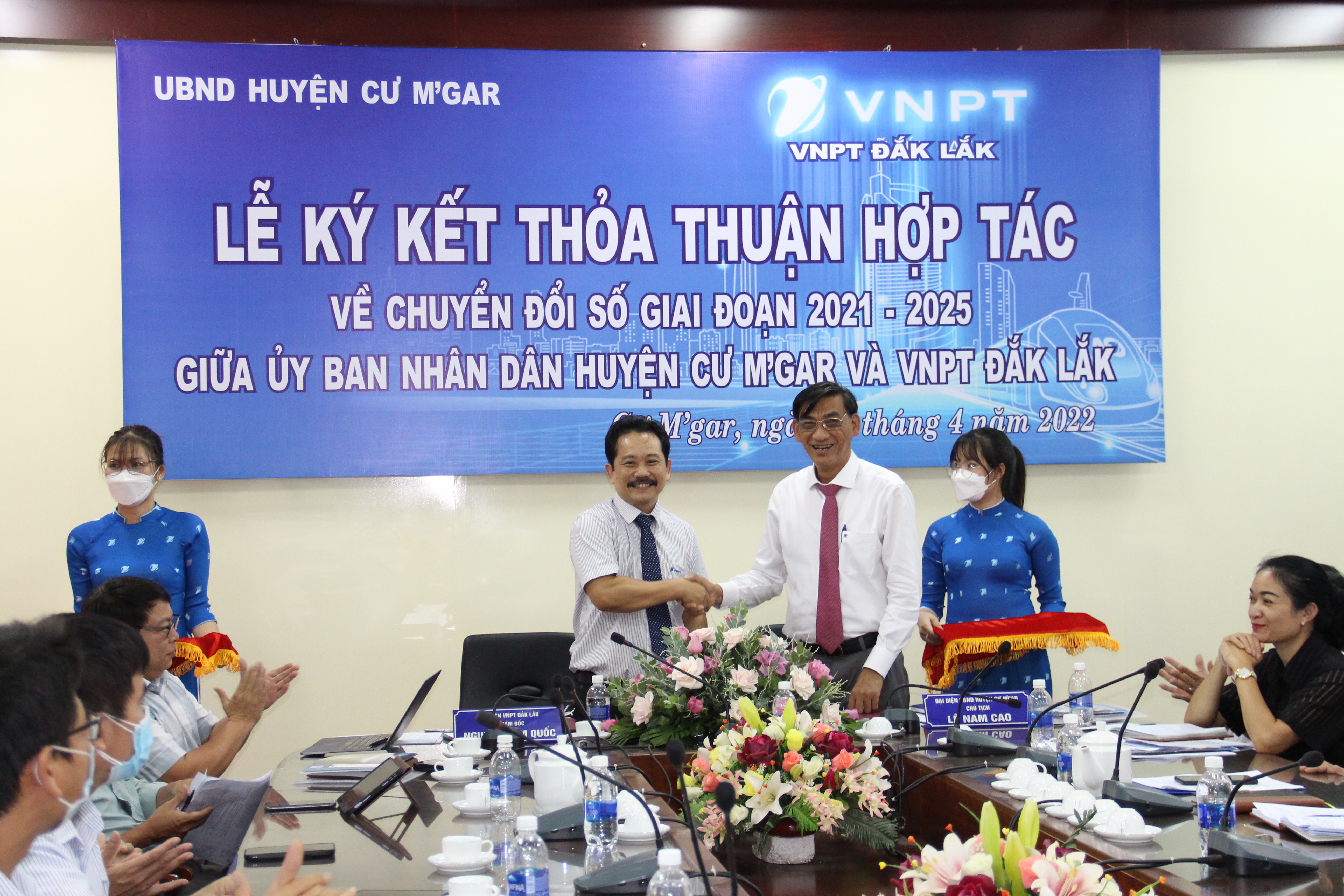 Huyện Cư M’Gar và VNPT Đắk Lắk ký kết thỏa thuận hợp tác chuyển đổi số