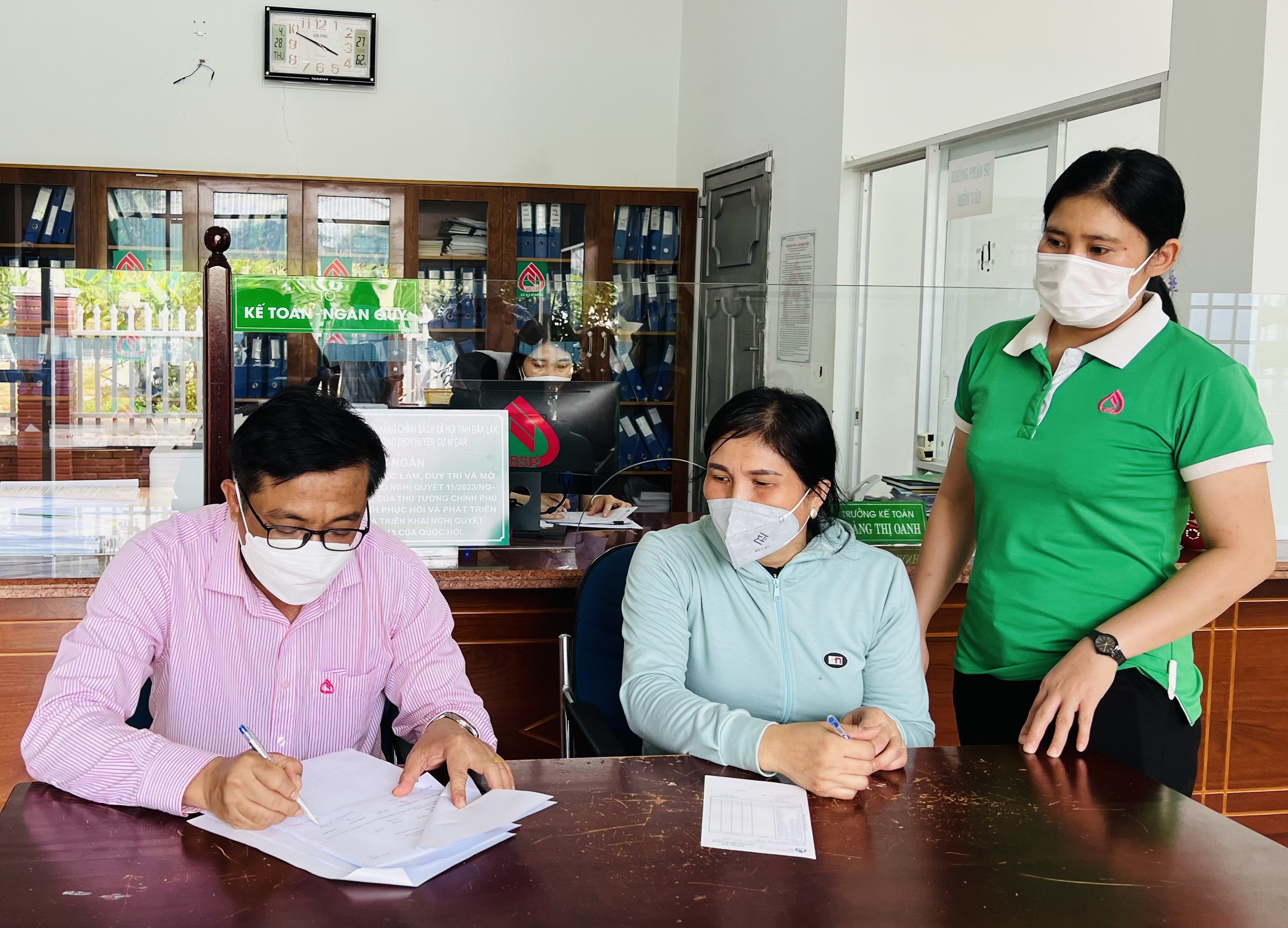 Huyện Cư M’gar giải ngân gần 800 triệu đồng cho vay ưu đãi theo Nghị quyết 11