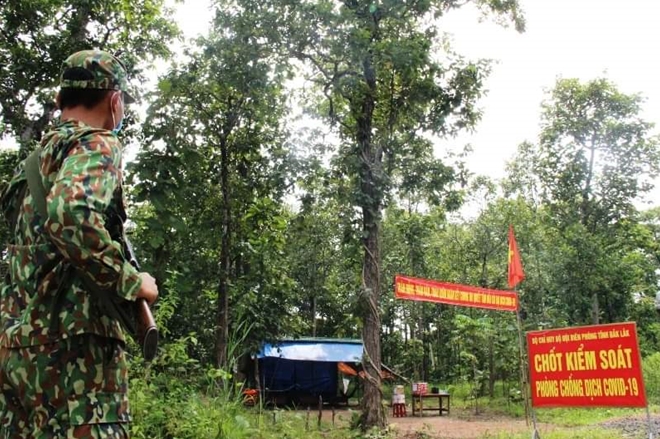 Tạm dừng áp dụng khai báo y tế tại cửa khẩu đối với COVID-19