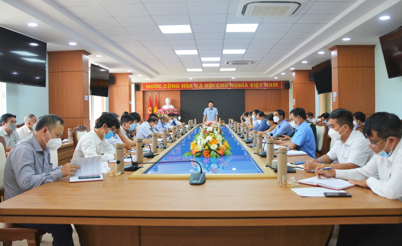 Thành ủy Buôn Ma Thuột giao ban thường kỳ với Bí thư Đảng ủy các xã, phường