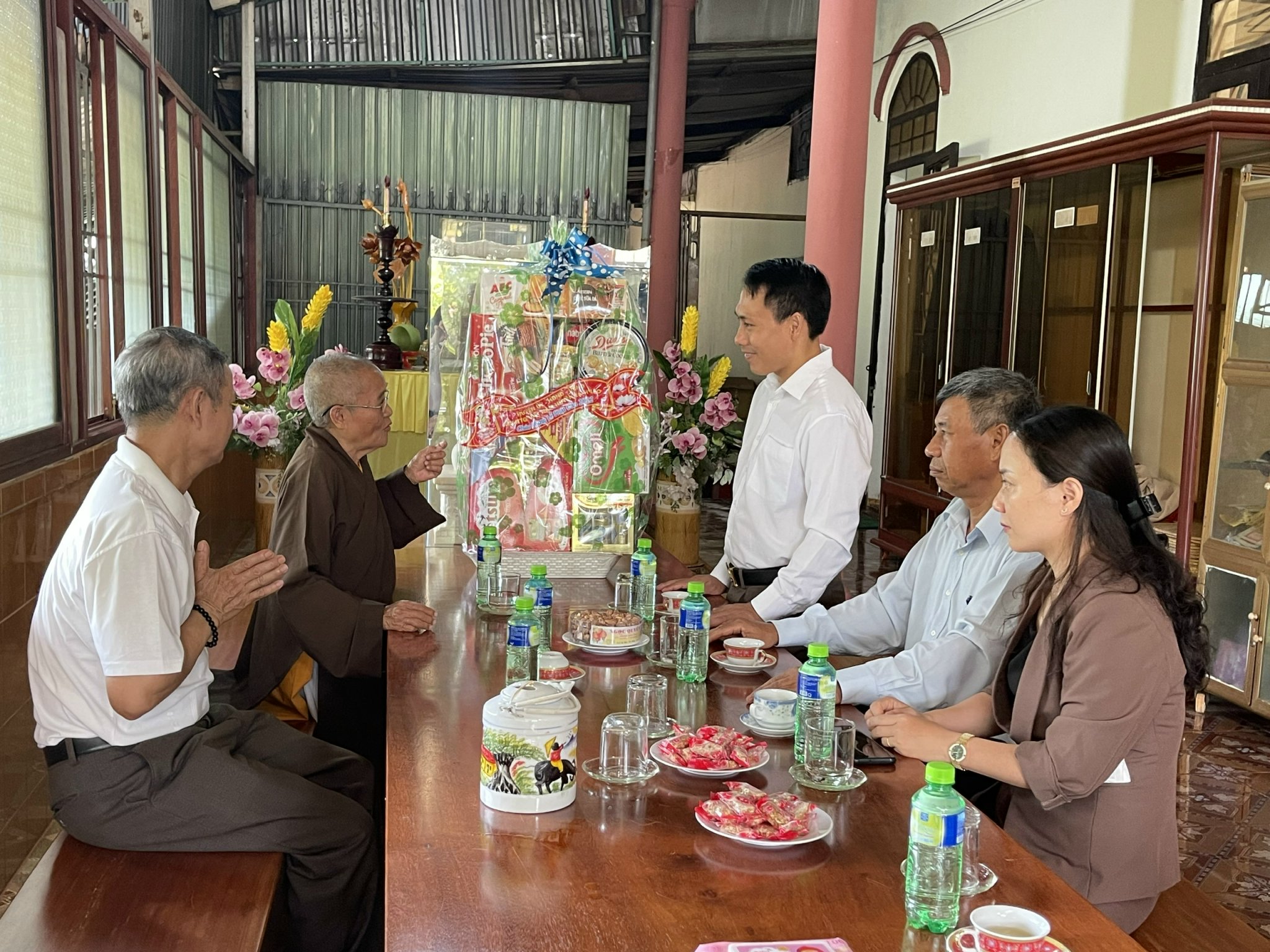 Lãnh đạo Ea H’Leo thăm chúc mừng Đại lễ Phật đản 2022