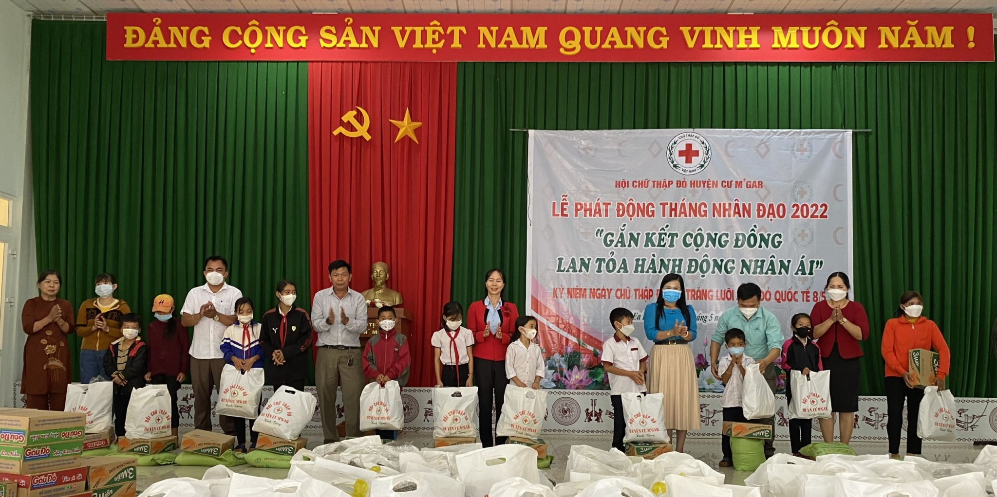 Huyện Cư M’gar phát động Tháng Nhân đạo 2022