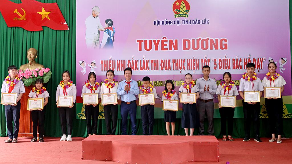 Tuyên dương 40 thiếu nhi thực hiện tốt “5 điều Bác Hồ dạy” tỉnh Đắk Lắk năm 2022
