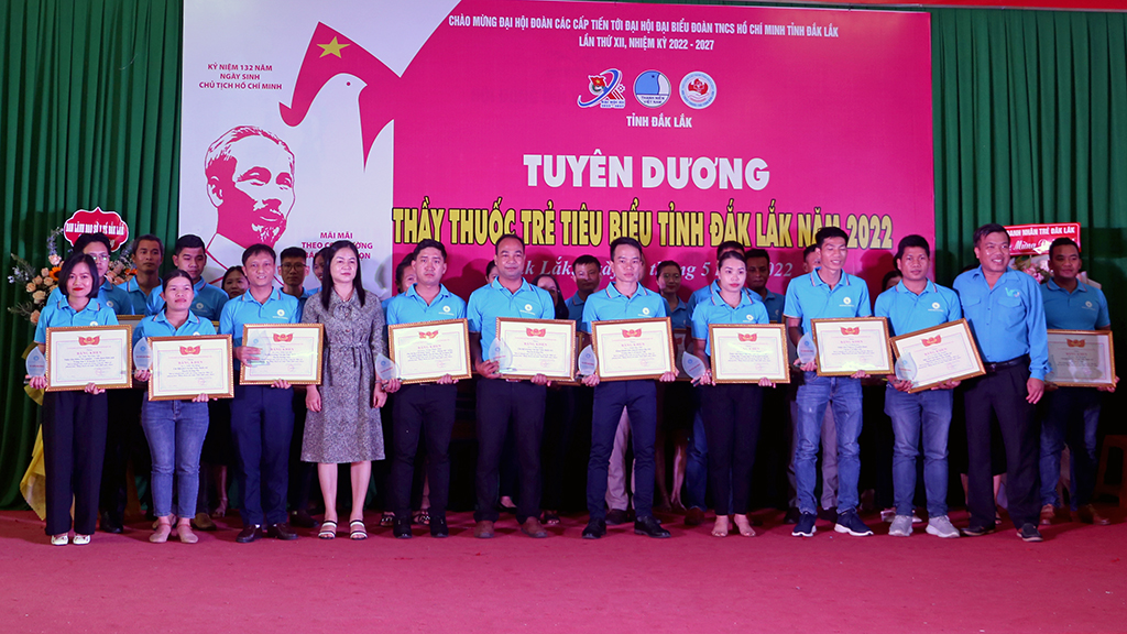 Tuyên dương 32 thầy thuốc trẻ tiêu biểu tỉnh Đắk Lắk năm 2022