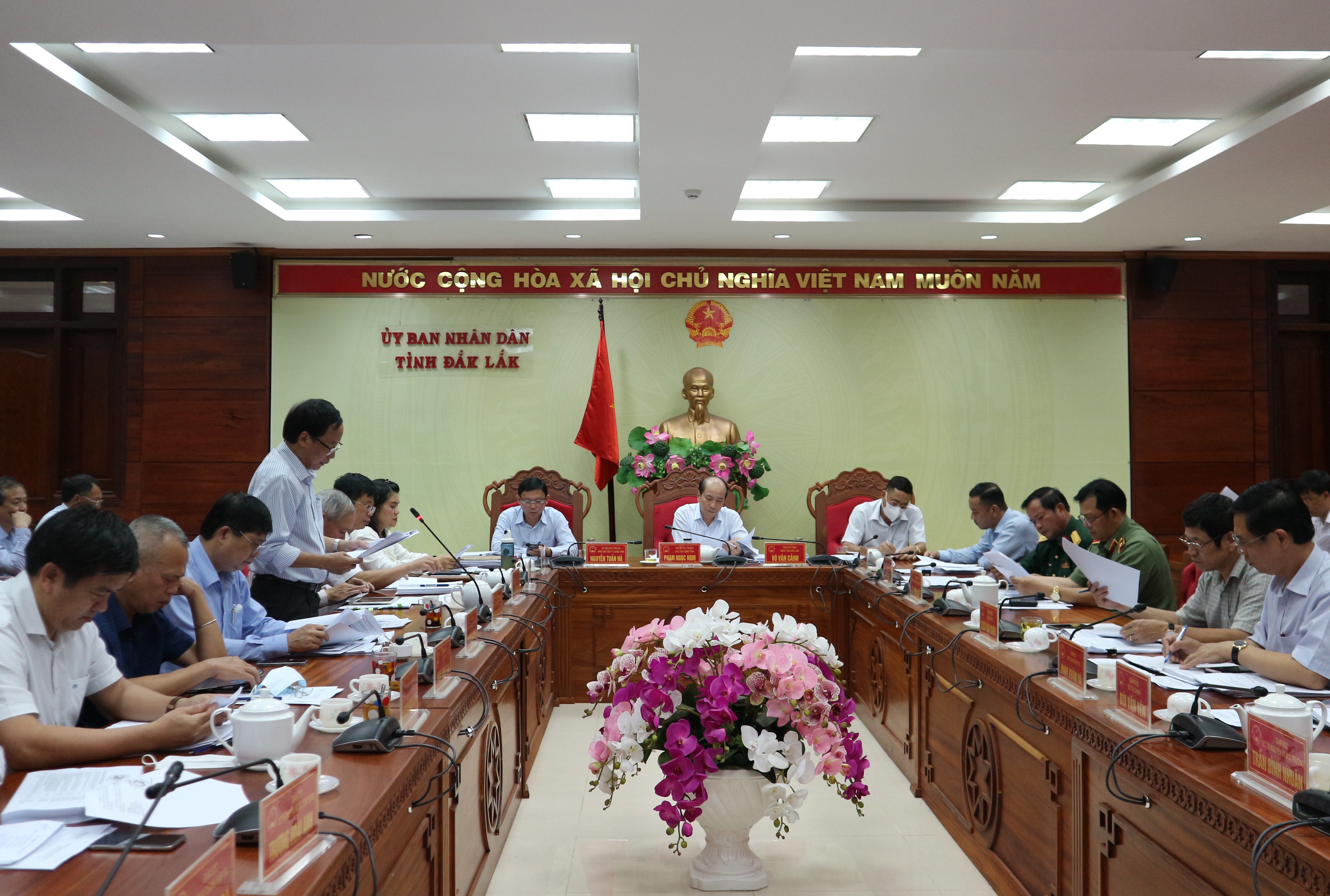 Họp thông qua các các nội dung trình kỳ họp thứ Tư, HĐND tỉnh khóa X