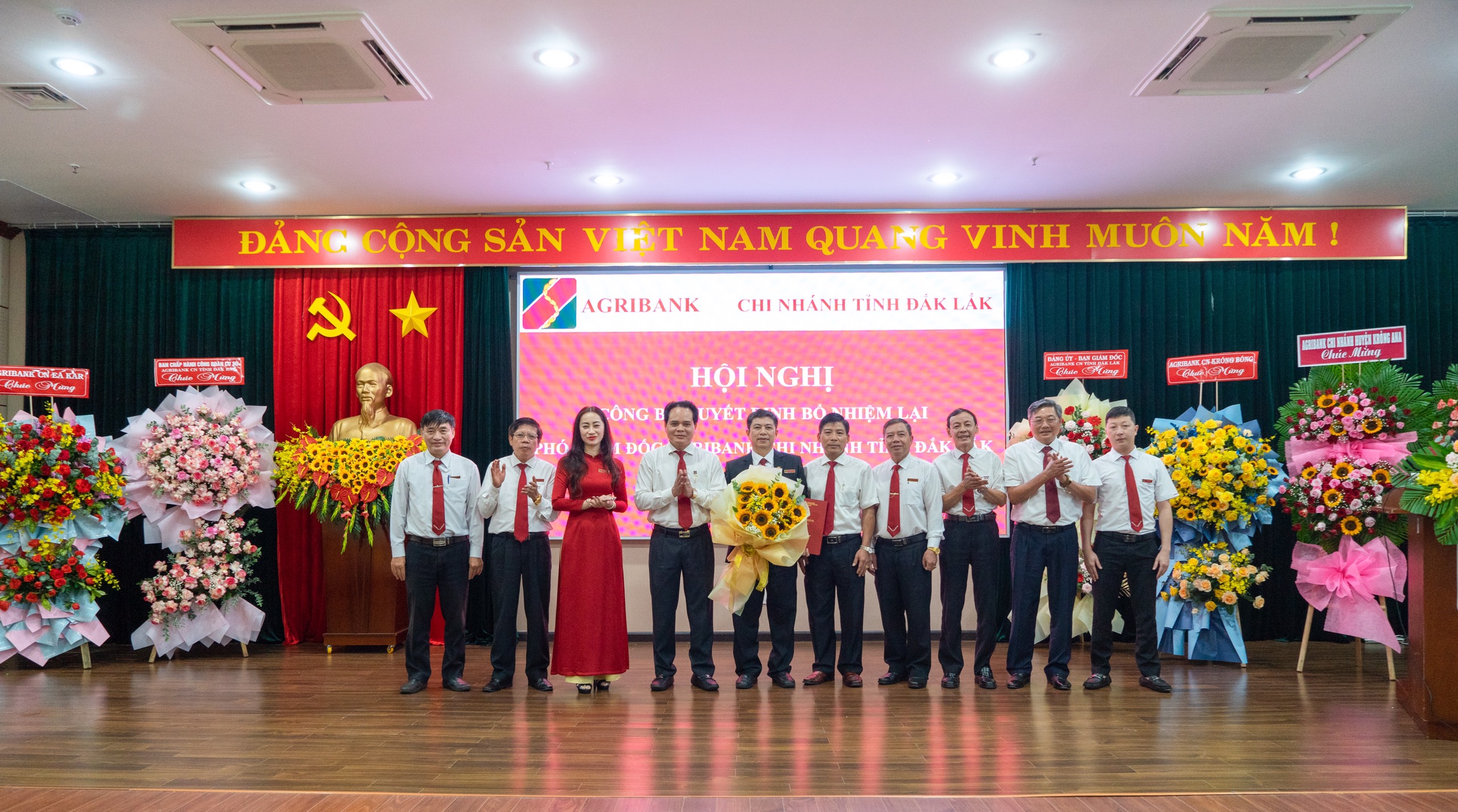 Agribank tỉnh Đắk Lắk công bố Quyết định về công tác cán bộ