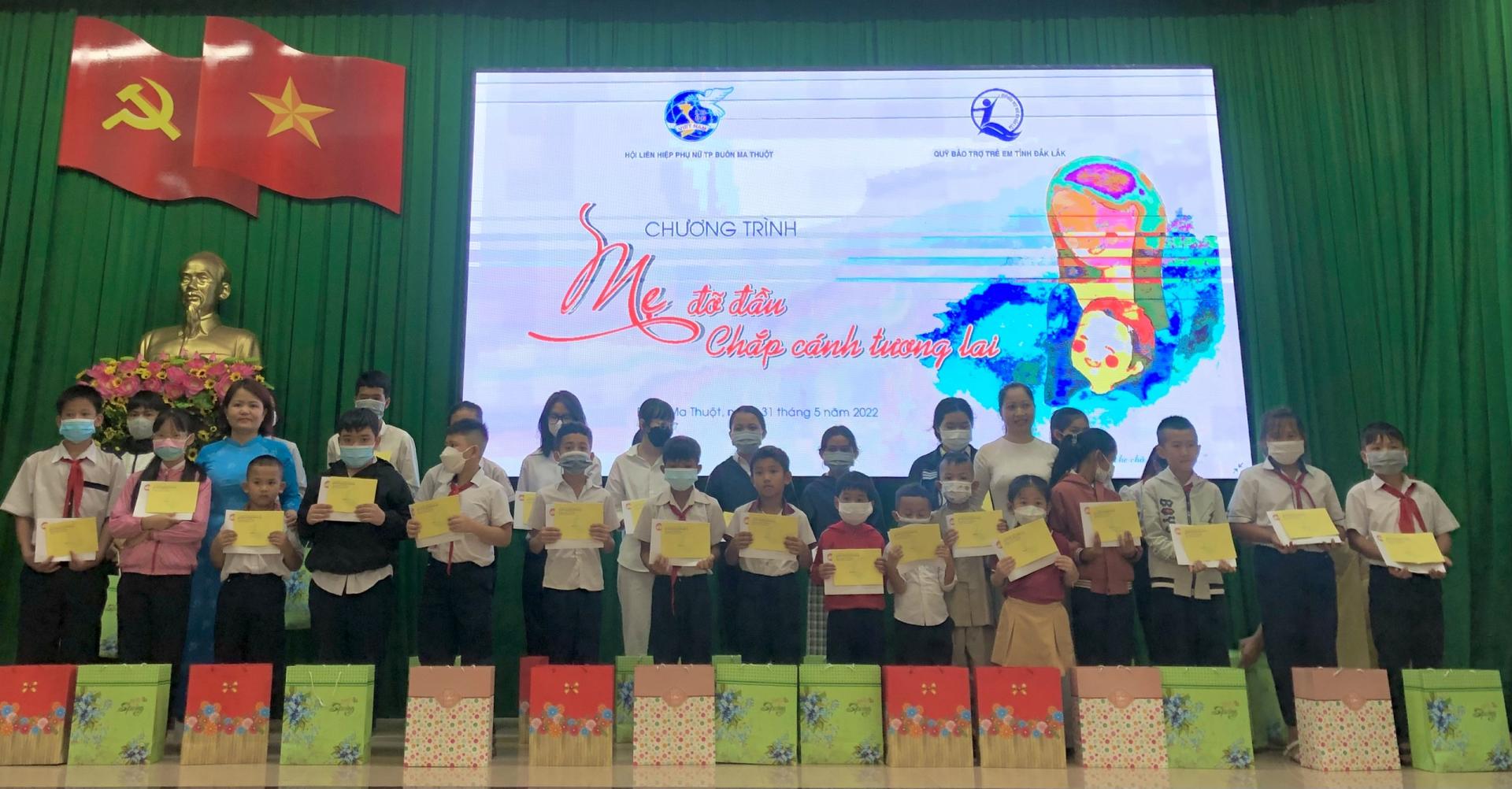 Vận động hơn 2,8 tỷ đồng thực hiện chương trình “Mẹ đỡ đầu” trong giai đoạn 2022 - 2027