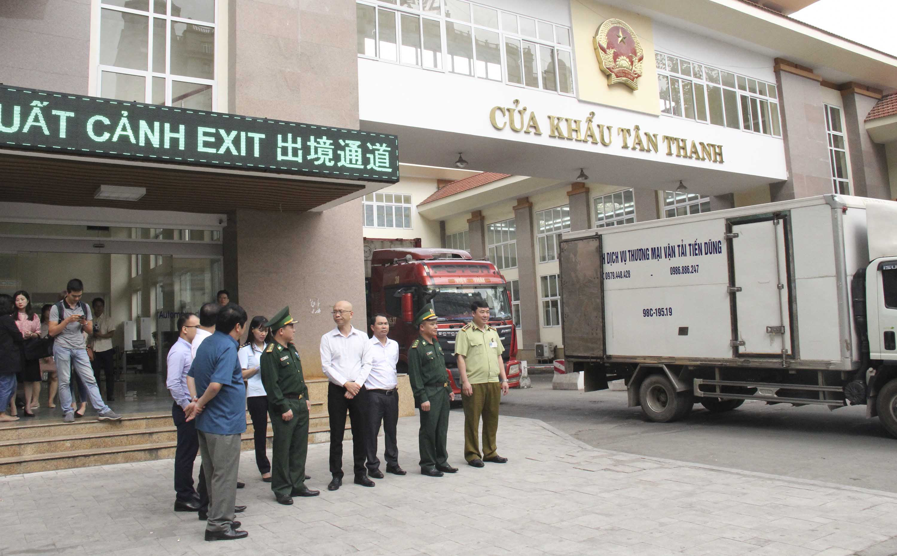 Tuyên truyền các quy định về phòng, chống dịch COVID-19 khi xuất cảnh qua Cửa khẩu quốc tế Hữu Nghị