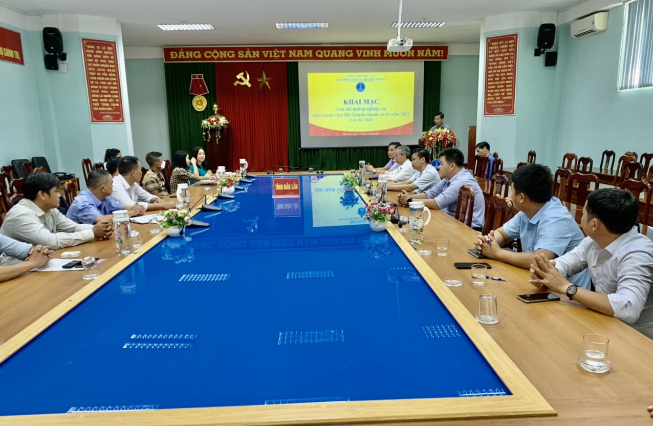 Bồi dưỡng nghiệp vụ cho phát thanh viên Đài Truyền thanh cơ sở