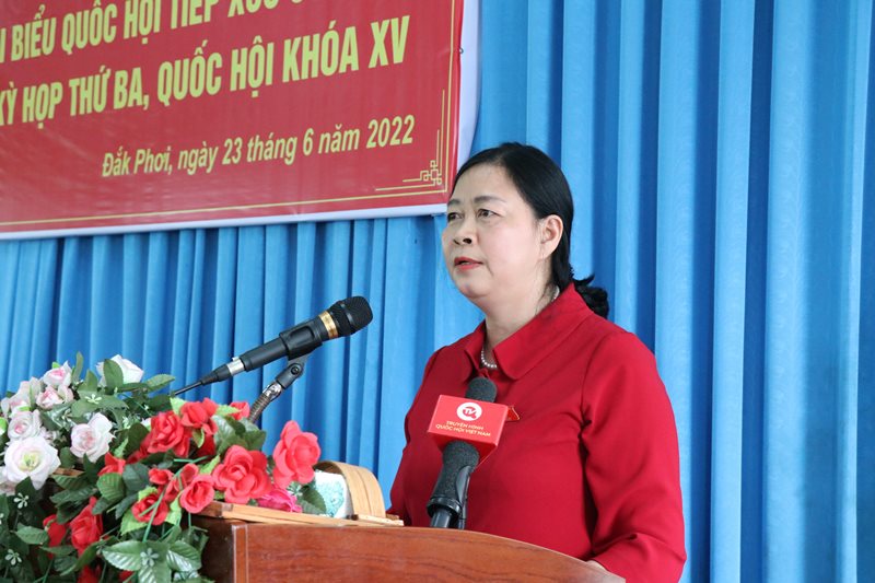 Trưởng Ban Dân vận Trung ương Bùi Thị Minh Hoài tiếp xúc cử tri tại Đắk Lắk