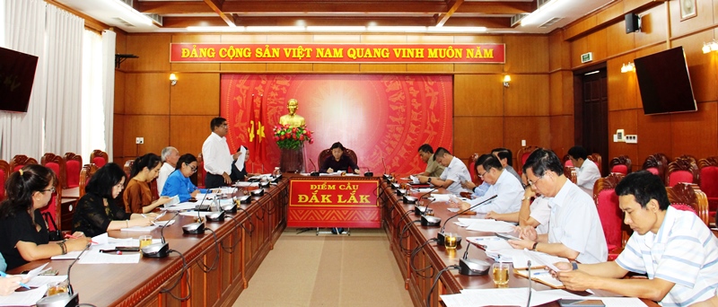 Tổ 3, 4 tập trung thảo luận về nhiệm vụ 6 tháng cuối năm 2022 và phát triển nguồn nhân lực trong giai đoạn 2021-2025, định hướng đến năm 2030