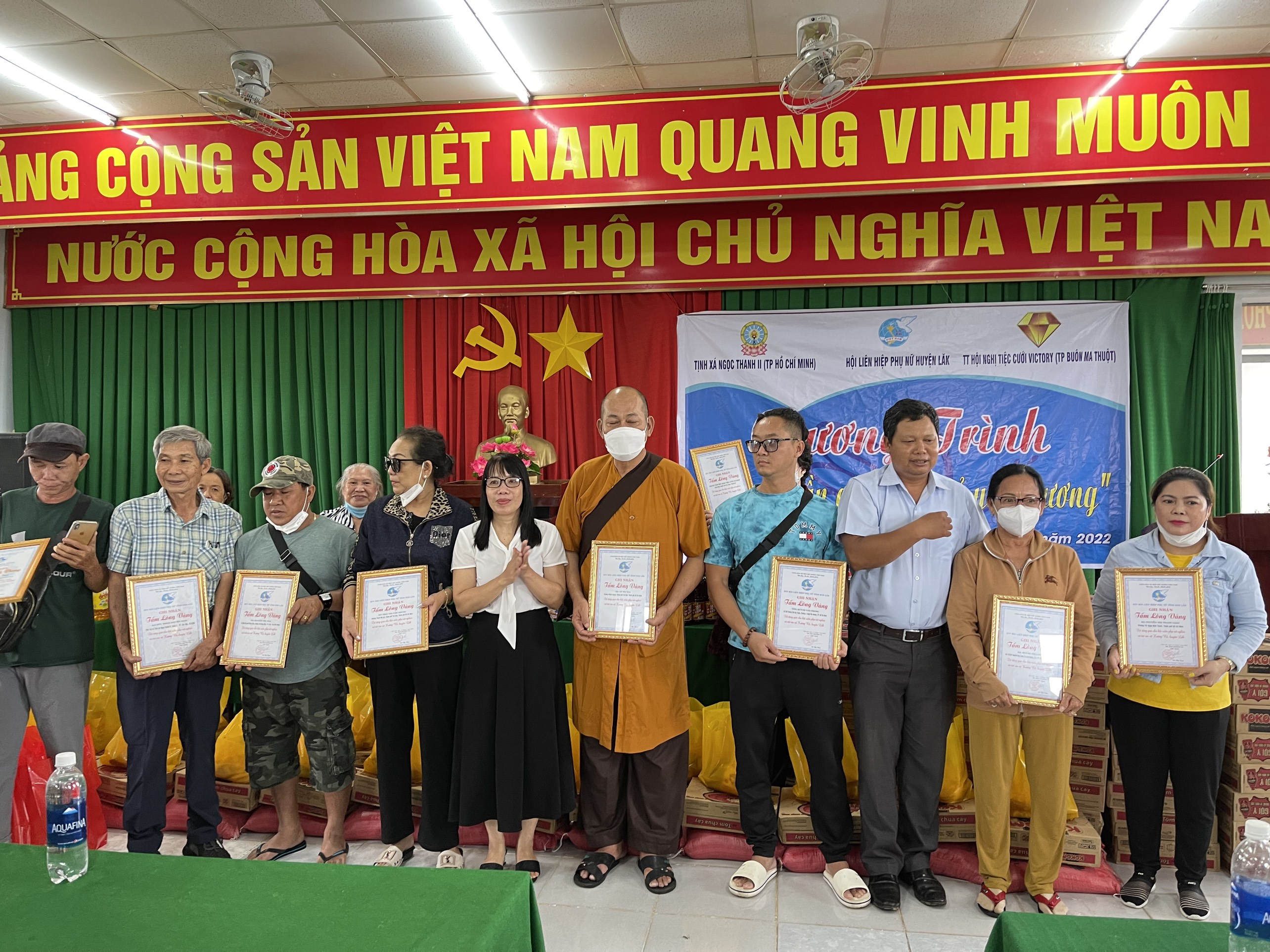 Hội Liên hiệp Phụ nữ huyện Lắk tổ chức Chương trình “Triệu phần quà - San sẻ yêu thương”