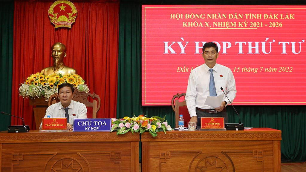 The 4th Session of the People's Council of Dak Lak Province, Course X, conducts a discussion in groups