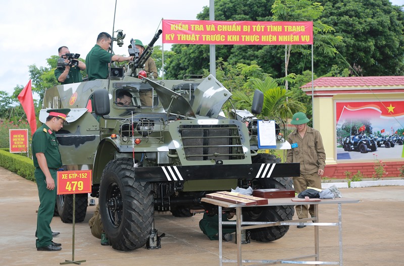 Chấm thi Hội thi Kỹ thuật Tăng thiết giáp toàn quân năm 2022 tại Đắk Lắk
