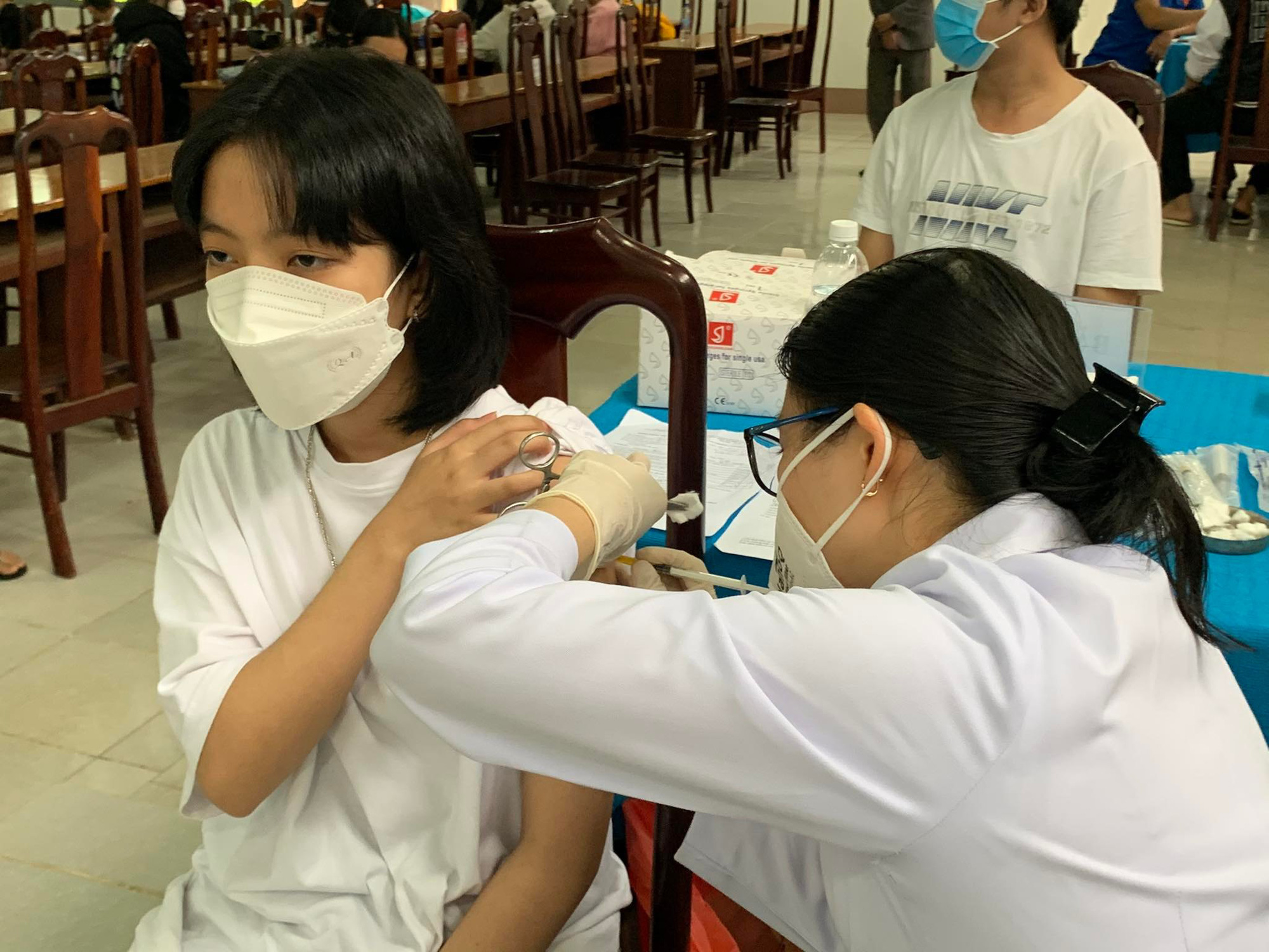 Đẩy nhanh tiến độ tiêm chủng vắc-xin phòng COVID-19