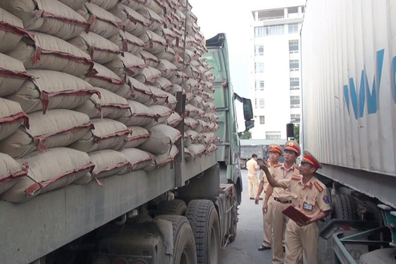 Phát hiện, lập biên bản 3.322 trường hợp vi phạm giao thông đường bộ trong tháng cao điểm