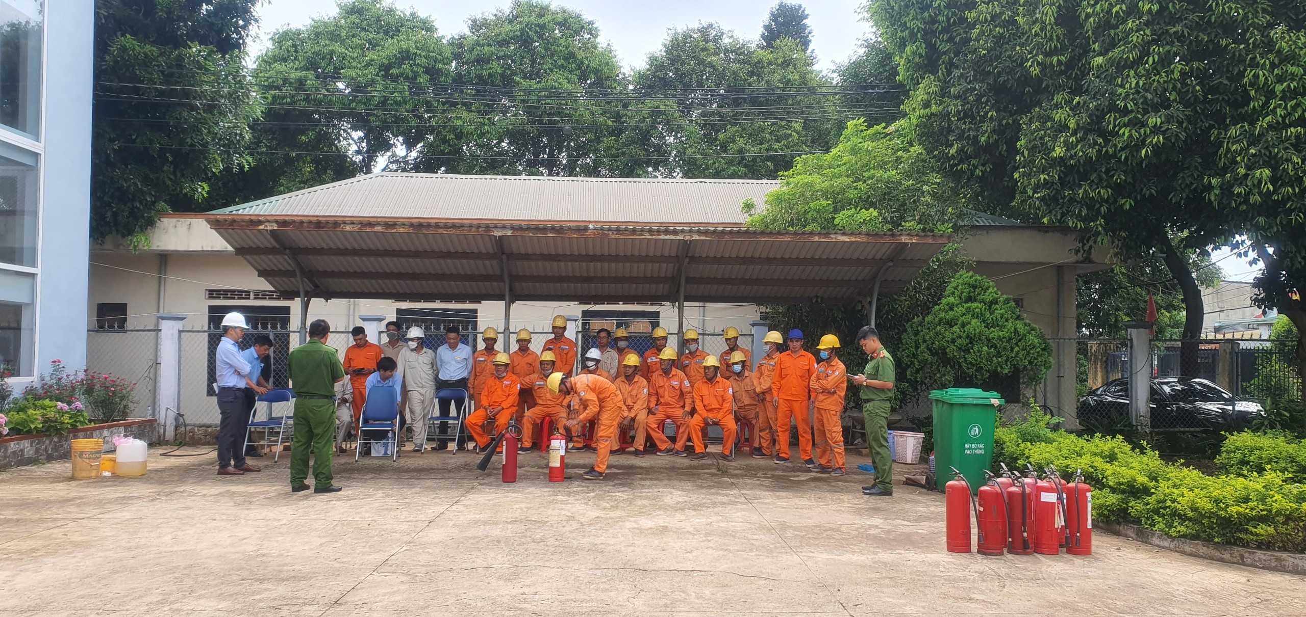 Điện lực Cư M’gar làm tốt công tác phòng, chống cháy nổ, đảm bảo vận hành lưới điện an toàn