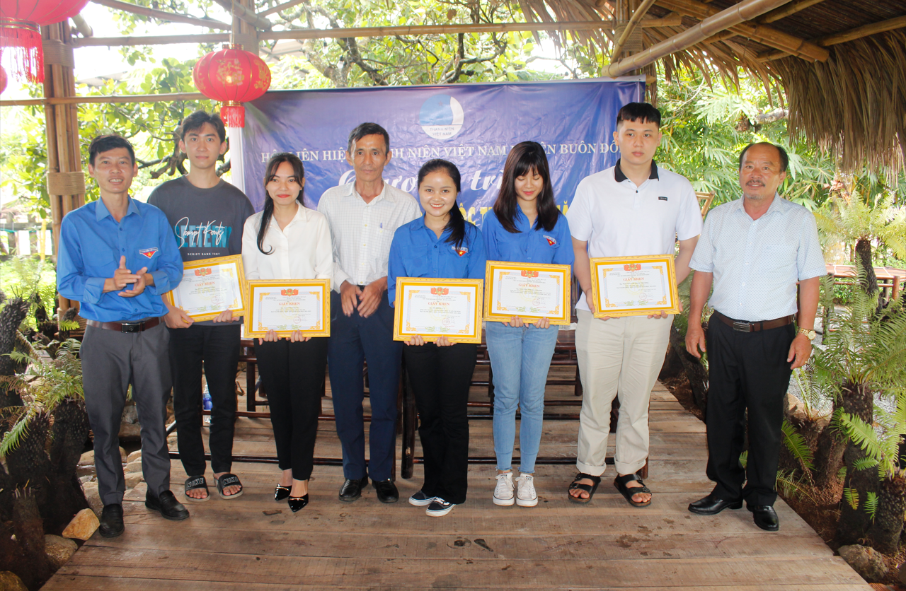 Huyện Buôn Đôn gặp mặt sinh viên dân tộc thiểu số năm 2022