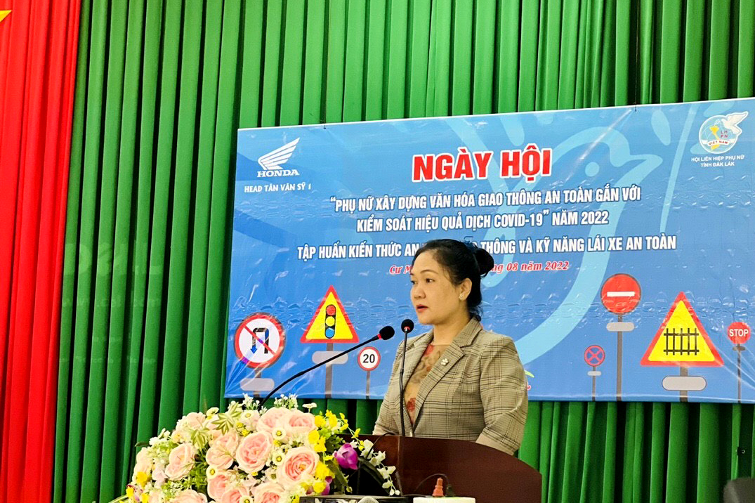 Ngày hội “Phụ nữ xây dựng văn hóa giao thông an toàn gắn với kiểm soát hiệu quả dịch Covid-19”