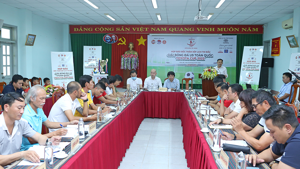 16 đội bóng tham dự Giải bóng đá U9 toàn quốc Toyota 2022