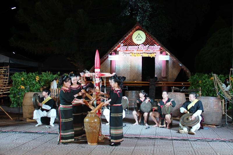 Chương trình biểu diễn văn hóa Cồng chiêng chủ đề “Vũ khúc hữu nghị”