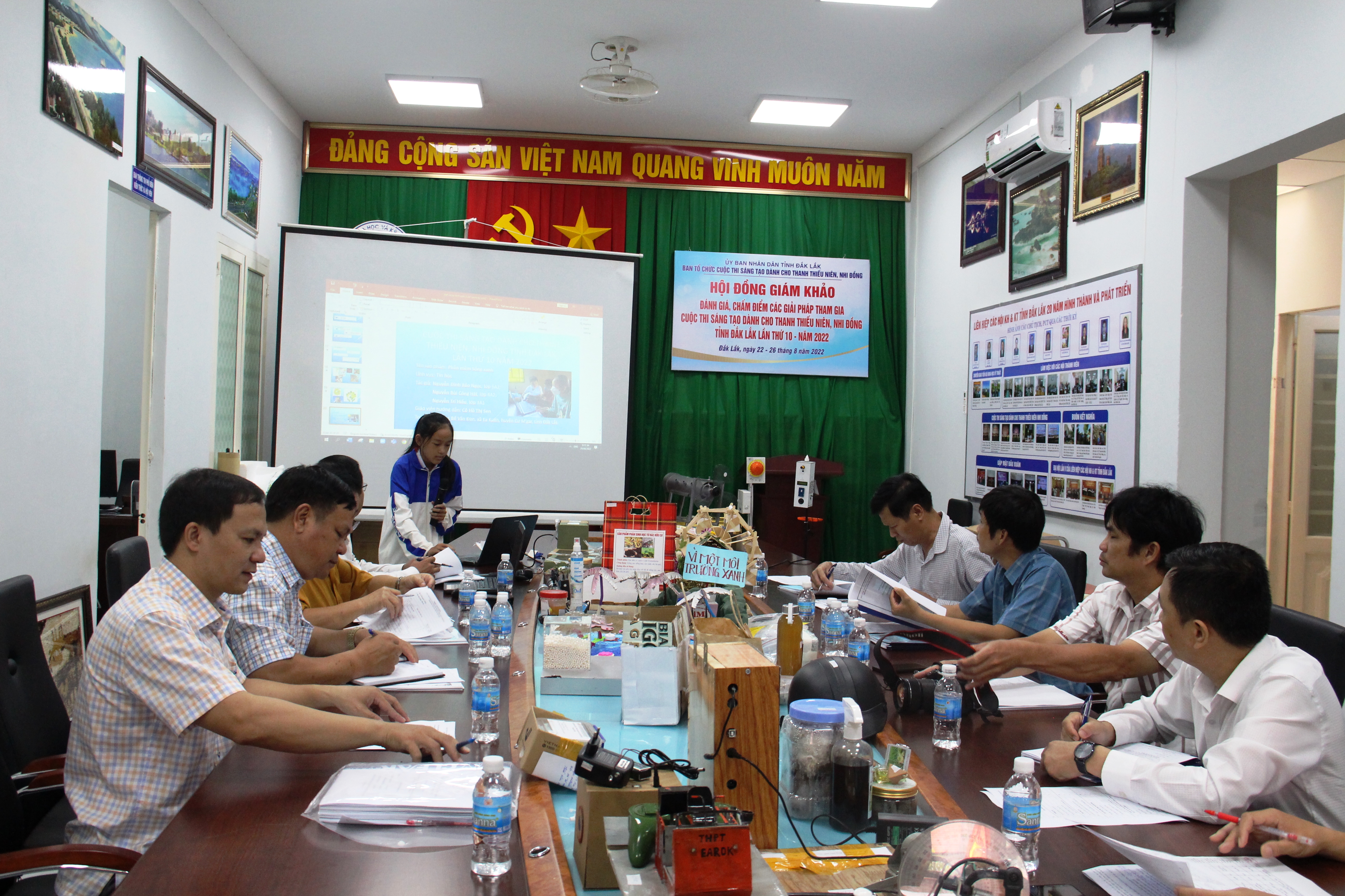 Chấm  điểm Cuộc thi Sáng tạo dành cho thanh thiếu niên, nhi đồng tỉnh Đắk Lắk lần thứ X năm 2022