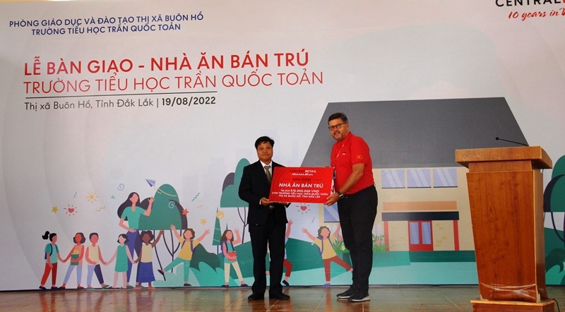 Central Retail Corporation hands over the cafeteria to Tran Quoc Toan Primary School in Buon Ho Town