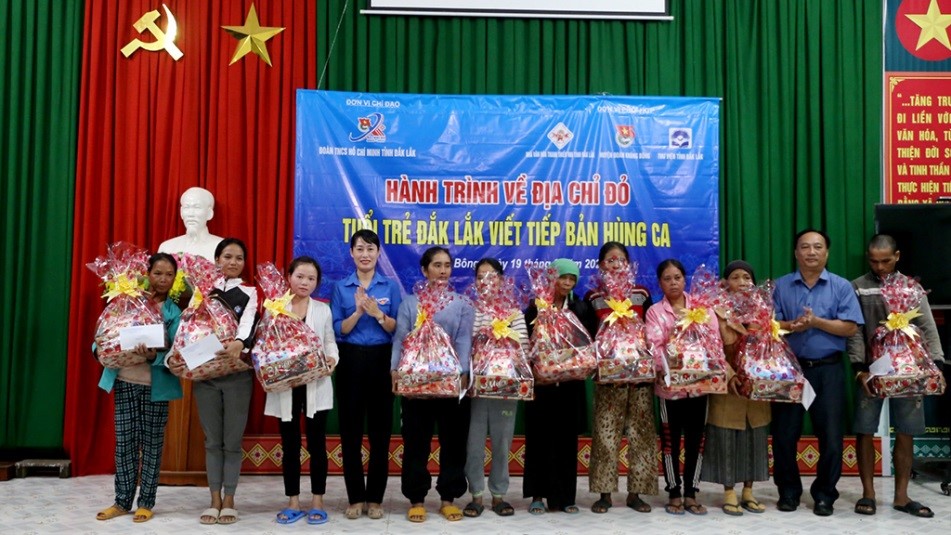 Journey to red address 2022: Giving 45 gifts to disadvantaged people