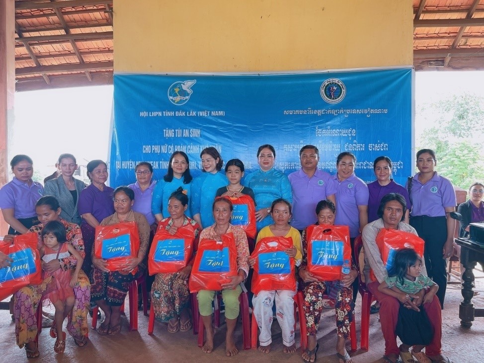 The Women's Union of Dak Lak Province and the Department of Women's Affairs of Mondulkiri Province (Cambodia) sign 