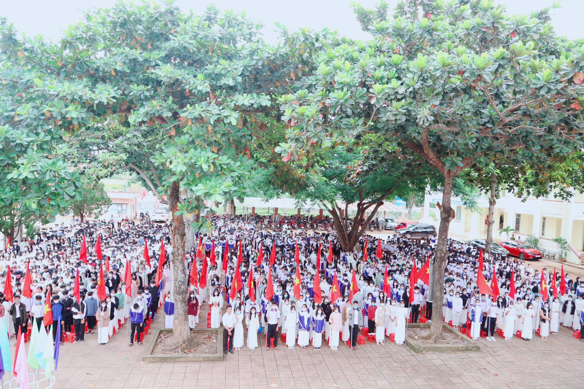 Thầy và trò huyện Cư Kuin hân hoan bước vào năm học mới