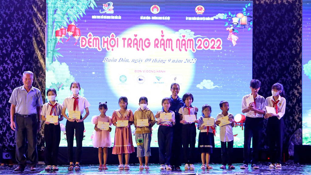 Sôi nổi Đêm hội trăng rằm năm 2022