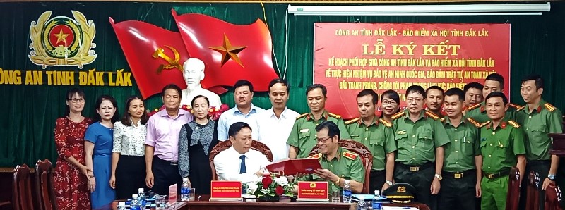 Công an tỉnh và Bảo hiểm xã hội tỉnh Đắk Lắk ký kết Quy chế phối hợp