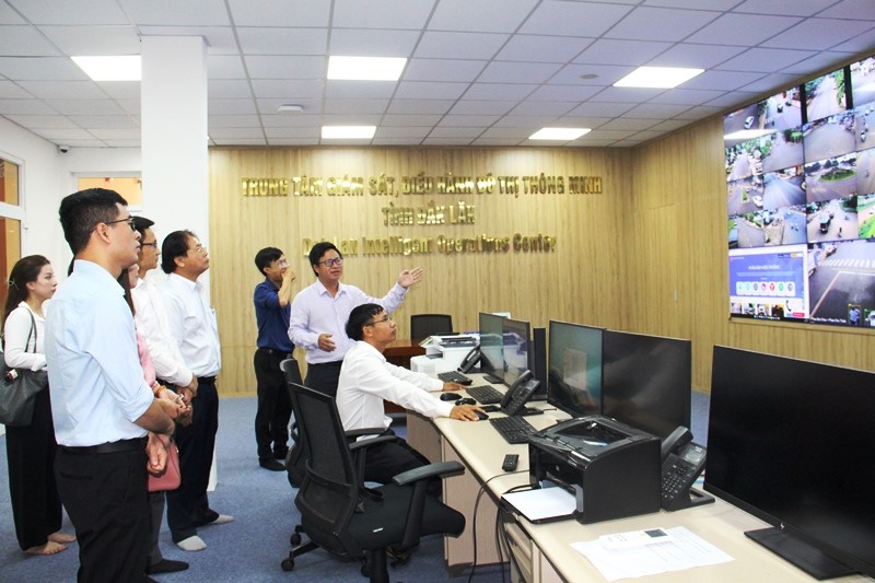 The delegation of the Vietnam National Innovation Center surveys in Dak Lak Province