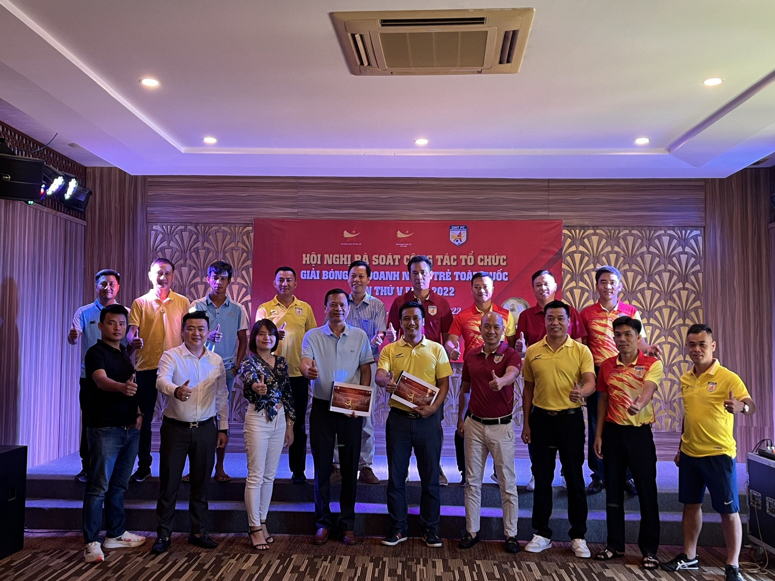 Thông cáo báo chí Tổ chức giải bóng đá Doanh nhân trẻ toàn quốc lần thứ V năm 2022 và Hội nghị kết nối giao thương, hợp tác thương mại và đầu tư