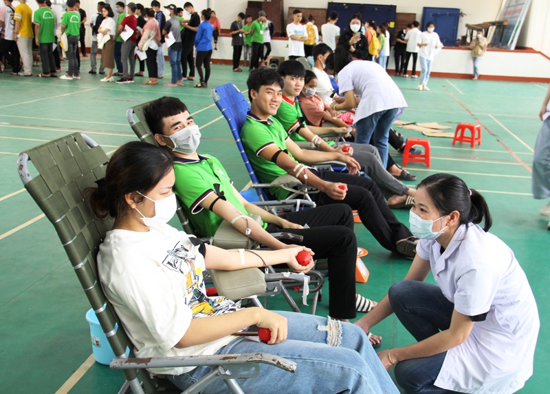 Hơn 400 sinh viên tham gia Ngày hội Hiến máu tình nguyện năm 2022