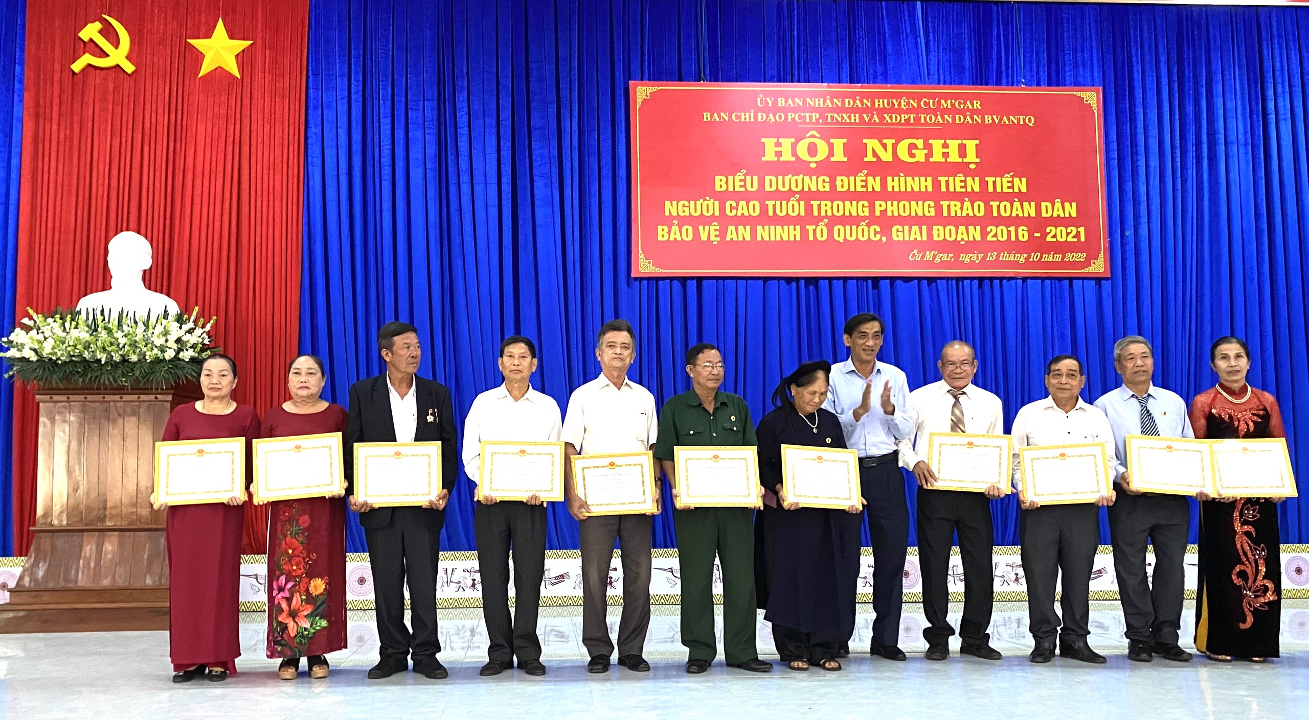 Biểu dương điển hình tiên tiến người cao tuổi trong phong trào “Toàn dân bảo vệ an ninh tổ quốc” giai đoạn 2016 – 2021