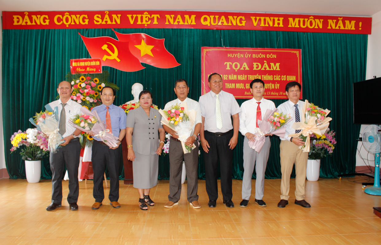 Tọa đàm kỷ niệm 92 năm Ngày truyền thống các cơ quan tham mưu, giúp việc Huyện ủy
