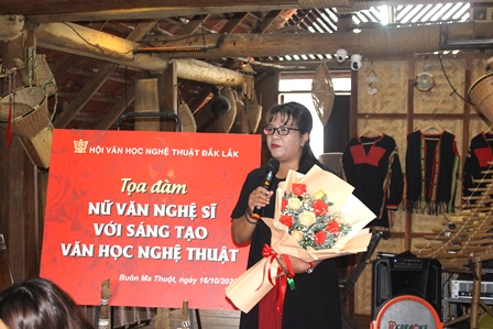 Toạ đàm Nữ văn nghệ sĩ với sáng tạo văn học nghệ thuật