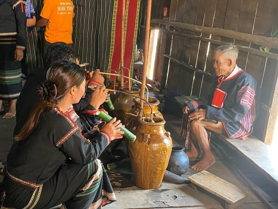 Dak Lak has 17 artisans awarded the title of 