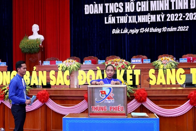 Ms. H' Giang Nie is re-elected Secretary of the Youth Union of Dak Lak Province
