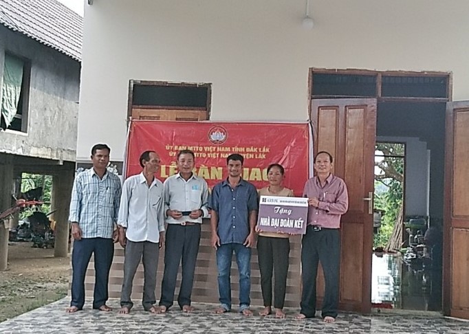 Bàn giao 30 nhà Đại đoàn kết từ nguồn tài trợ của Agribank