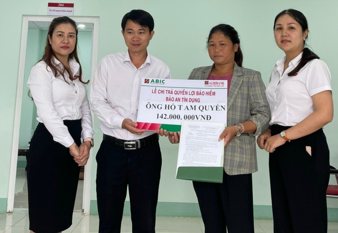 ABIC Đắk Lắk chi trả quyền lợi Bảo hiểm Bảo an tín dụng cho khách hàng