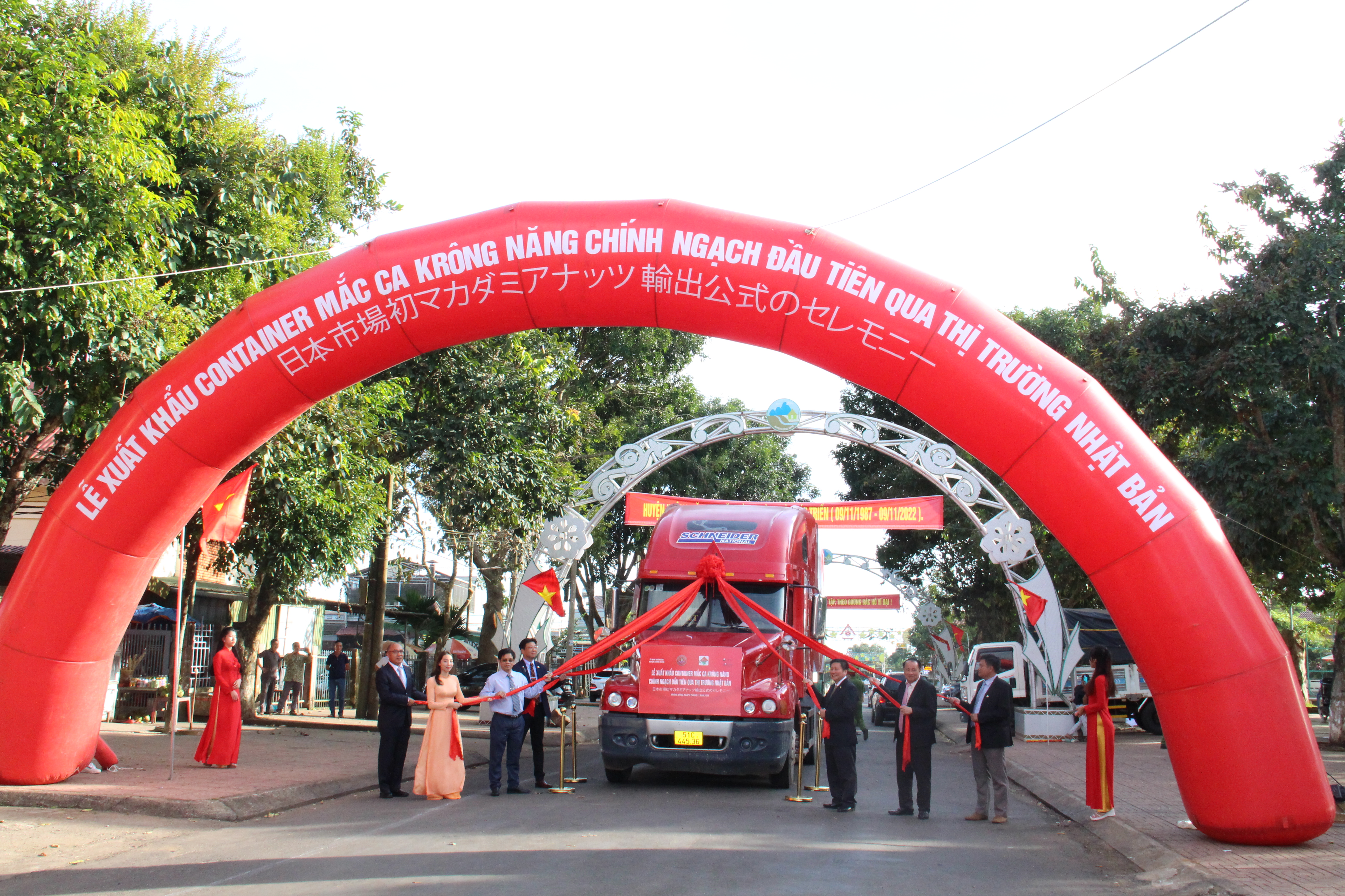 Huyện Krông Năng xuất khẩu gần 7 tấn Mắc ca đầu tiên sang thị trường Nhật Bản